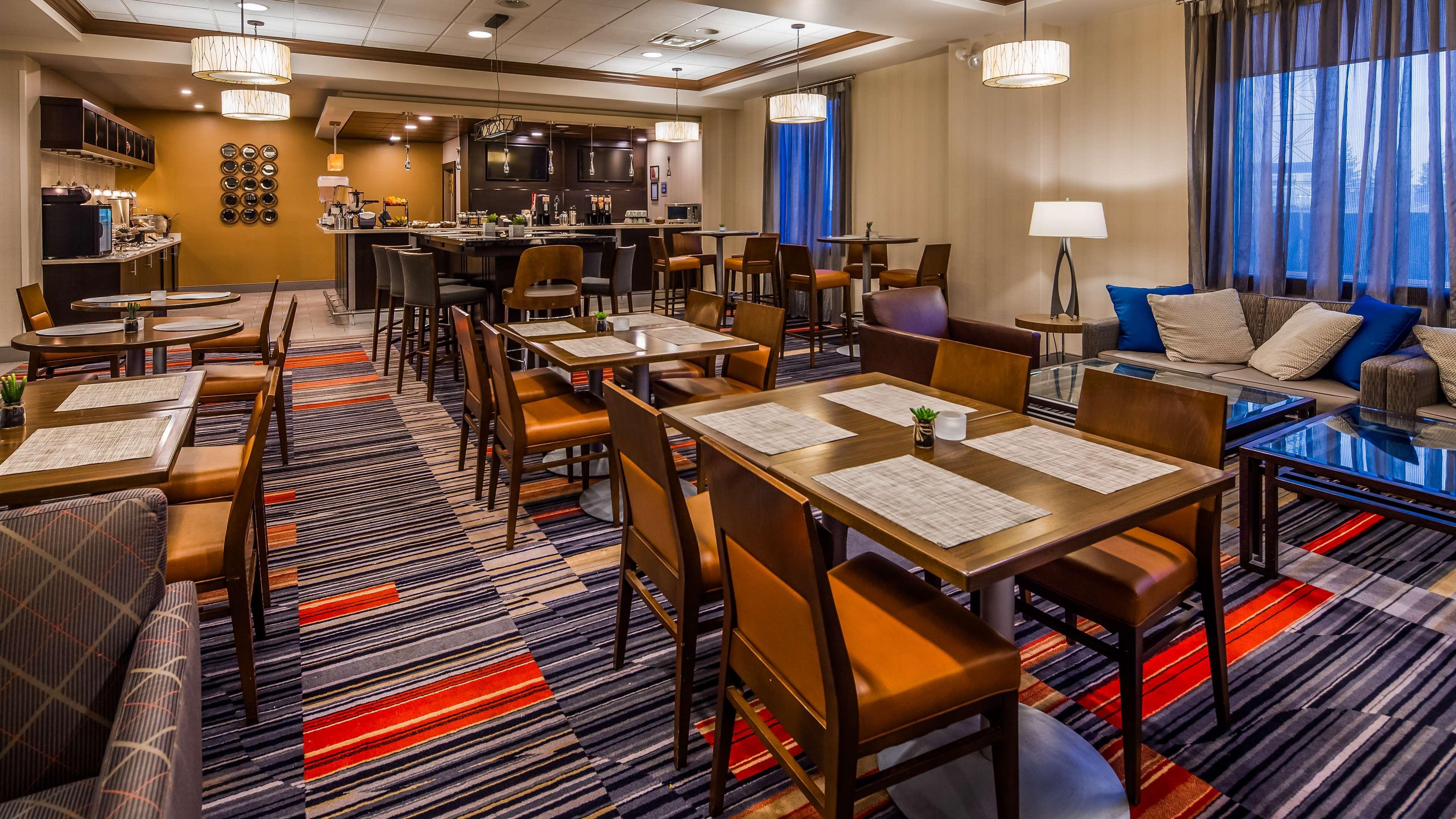 Best Western Plus Waterloo Exterior photo